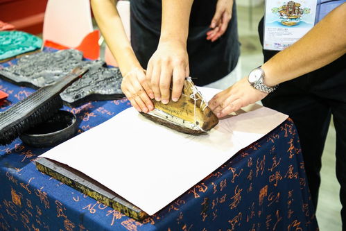 非遺展演 傳承人獻(xiàn)藝 文創(chuàng)產(chǎn)品展銷 在旅博會沉浸式體驗廣東非遺文化